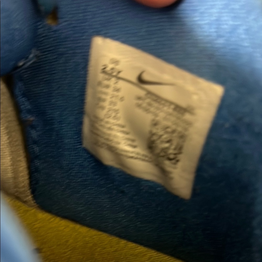 Kyrie Nike Spongebob Sneakers - Picture 4 of 5